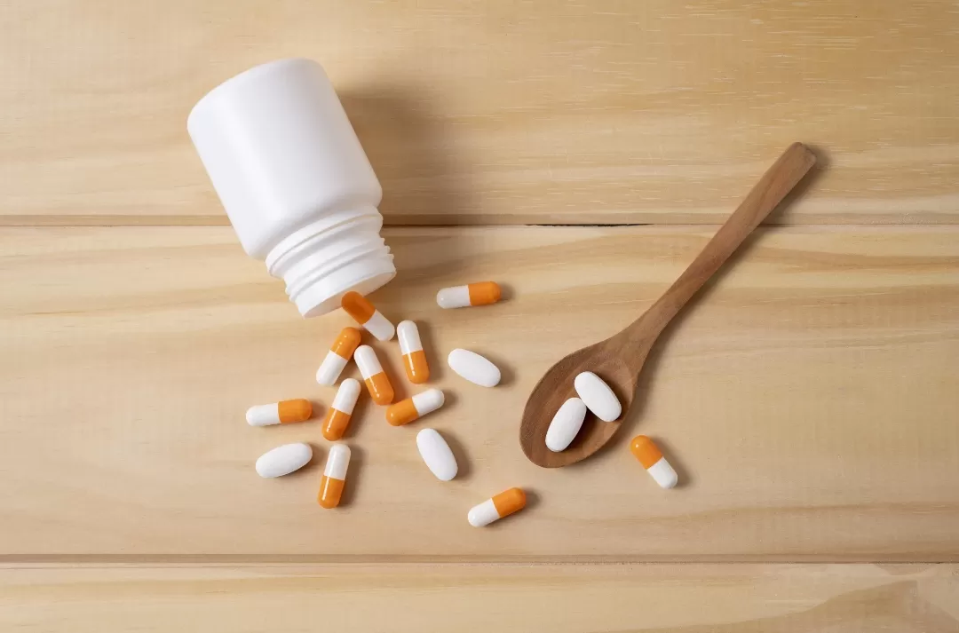 Ilustrasi. Fenomena minum obat cacing ramai di media sosial, pakar ingatkan risiko dan efek sampingnya. (Foto: Freepik)