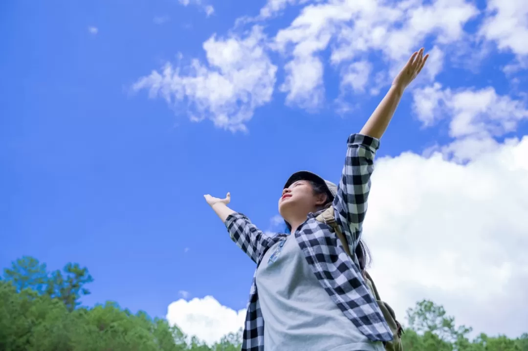 Ilustrasi. Gen Z menekankan pengalaman, kesehatan mental, dan keseimbangan hidup sebagai kunci kebahagiaan modern. (Foto: Freepik)