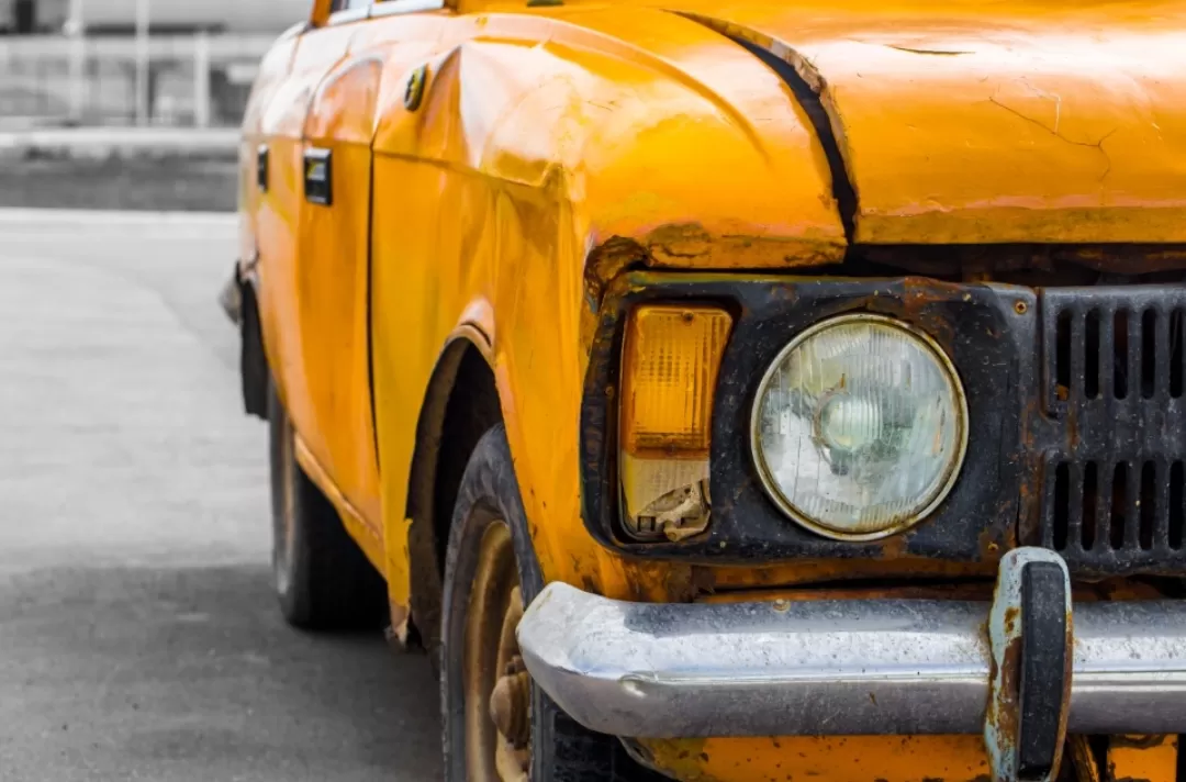 Ilustrasi. Karat pada mobil bisa diatasi dengan tujuh cara mudah agar bodi tetap bersih dan awet. (Foto: Freepik)