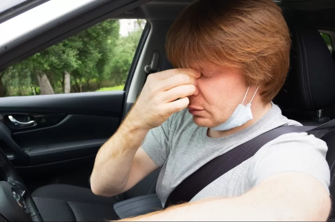 Ilustrasi. Terdapat beberapa cara efektif untuk cegah mabuk perjalanan agar tetap segar dan nyaman selama naik mobil. (Foto: Freepik)