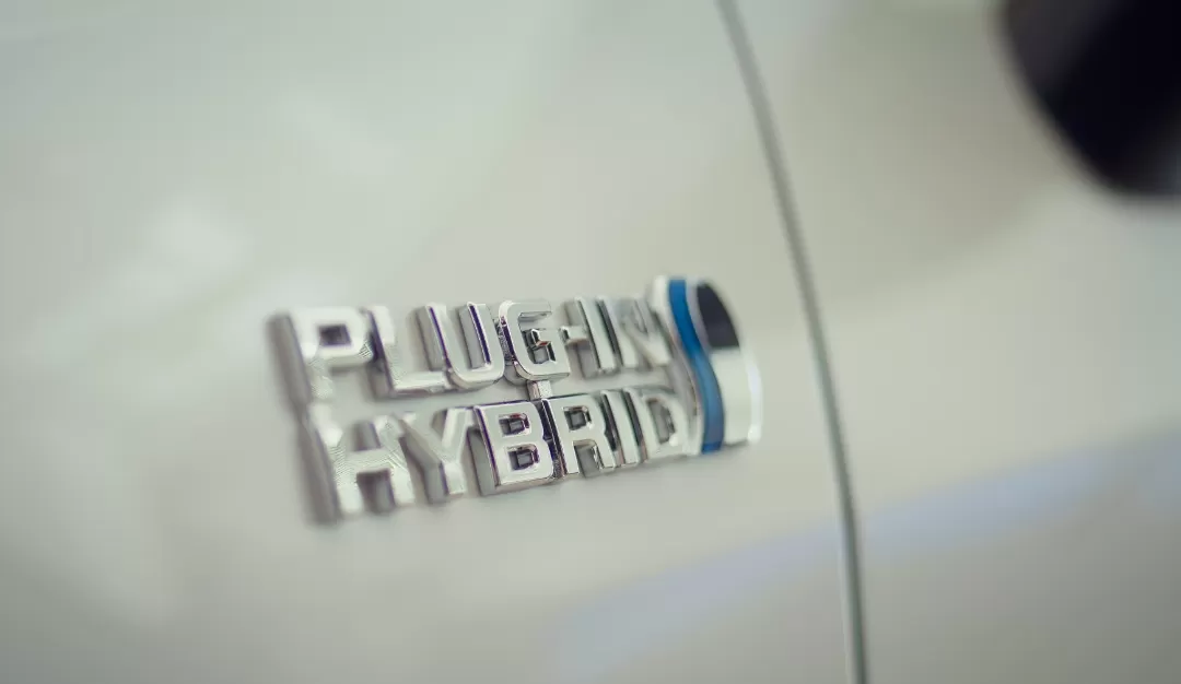 Ilustrasi. Mesin hybrid menawarkan efisiensi tinggi, emisi rendah, dan performa halus melalui kombinasi bensin dan motor listrik. (Foto: Freepik)