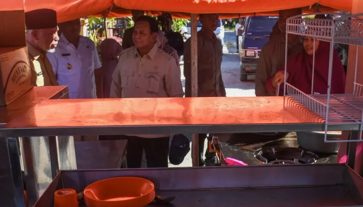 Kemensos bangun 30 dapur umum yang menyediakan puluhan ribu porsi makanan bagi korban banjir dan longsor Sumatra. (Foto: TBNews)