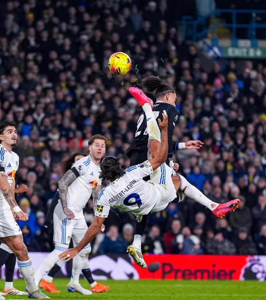 Chelsea takluk dari Leeds, membuat langkah mereka di papan atas kembali tersendat. (Foto: Instagram @leedsunited)