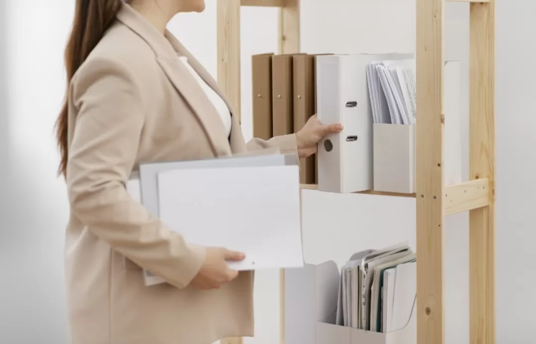 Ilustrasi. Panduan singkat bagi Generasi Z menjaga ijazah tetap aman dari ancaman hujan dan banjir musiman. (Foto: Freepik)