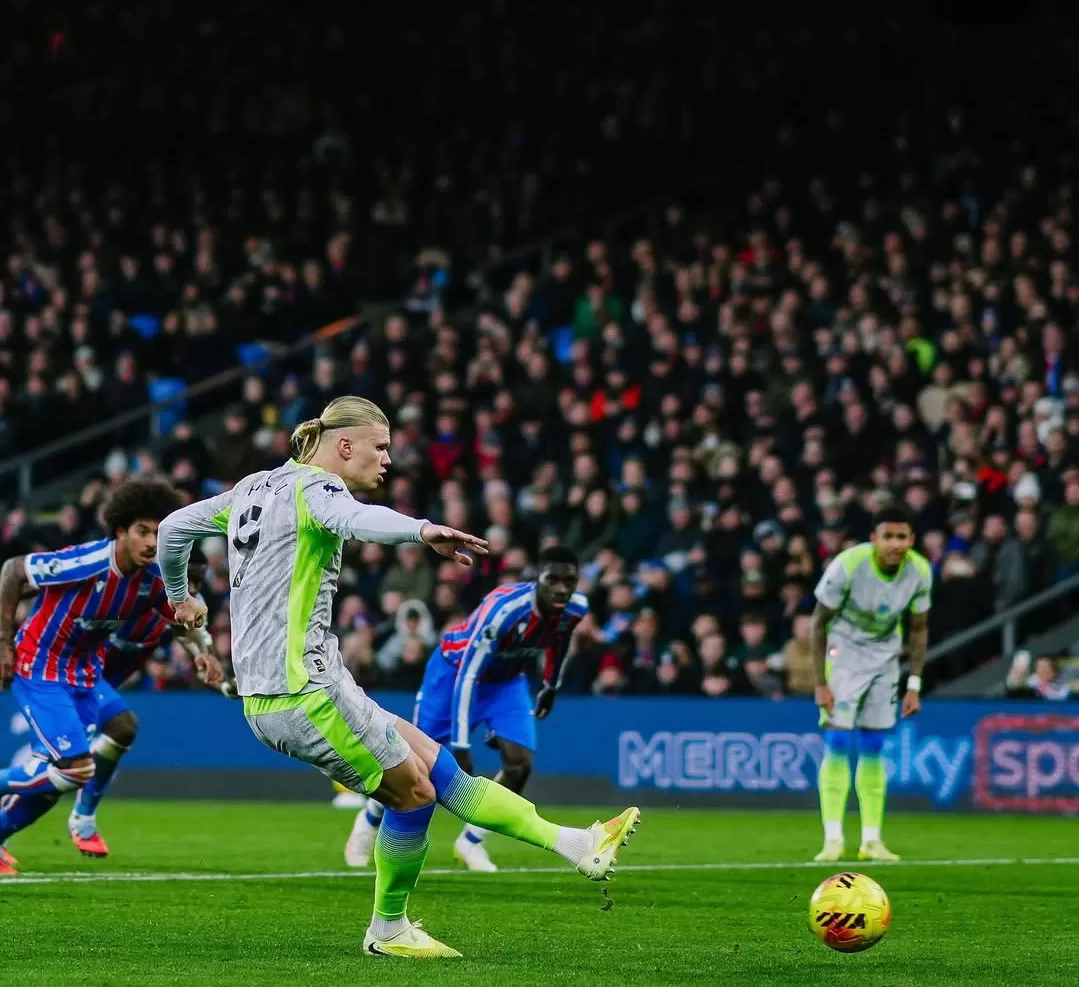 Erling Haaland saat akan mencetak gol yang membawa Manchester City menang telak atas Crystal Palace. (Foto: Instagram @mancity)