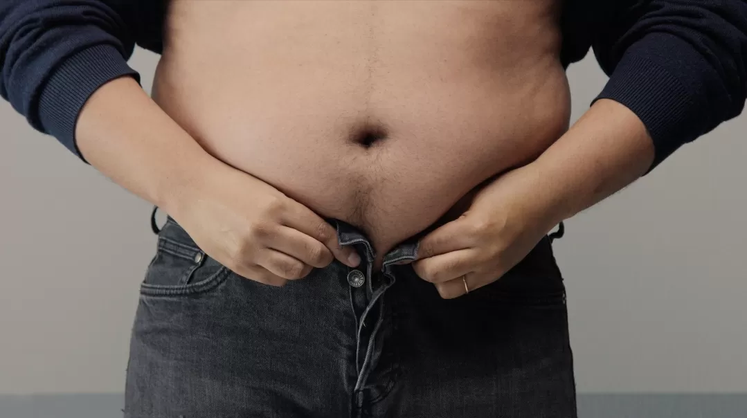 Ilustrasi. Lemak perut berlebih dapat membahayakan jantung dan meningkatkan risiko berbagai penyakit kronis. (Foto: Freepik)