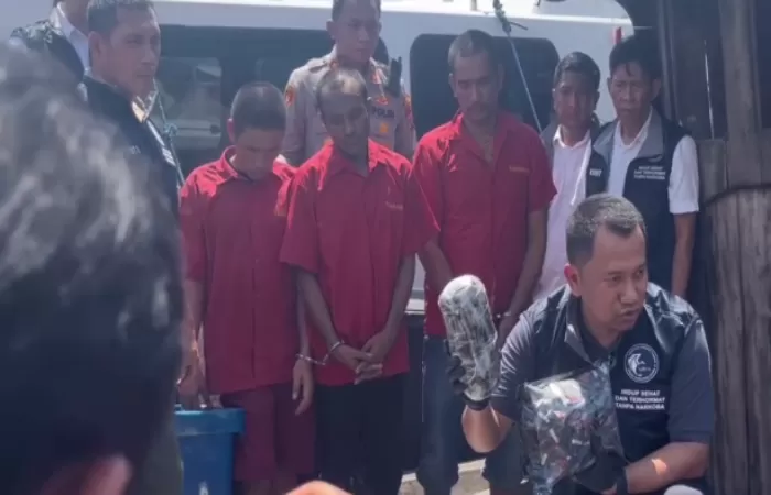 Polda Sumut berhasil menggagalkan penyelundupan 30 Kg sabu dan 2.000 liquid vape berisi kandungan obat keras dari Malaysia. (Instagram/poldasumaterautara)