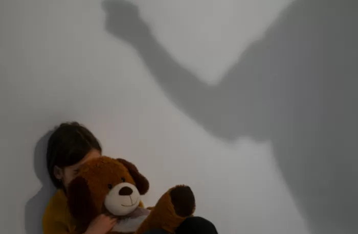 Foto Ilustrasi - Seorang guru ngaji ditangkap polisi atas dugaan tindak pencabulan terhadap santrinya. (freepik.com)