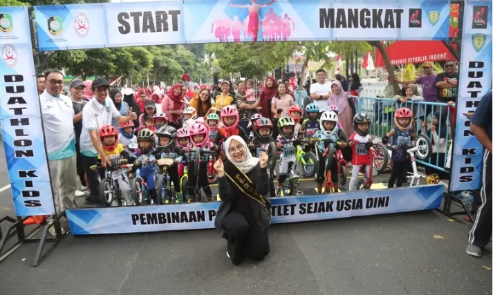 Pada lomba Duathlon Kids tersebut anak-anak awalnya berlomba dengan menggunakan push bike