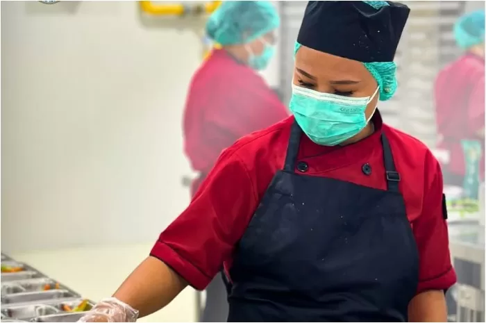 Menyoroti kasus keracunan massal yang dialami para siswa yang diduga imbas menu MBG tak layak di sekolah. (Instagram.com@badangizinasional.ri)