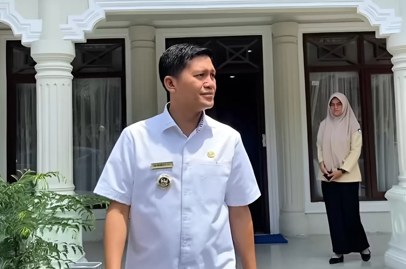 Menyoroti kontroversi Bupati Aceh Selatan, Mirwan MS yang pergi ke luar negeri di tengah bencana yang melanda wilayahnya. (Instagram.com/@h.mirwan_ms_official)