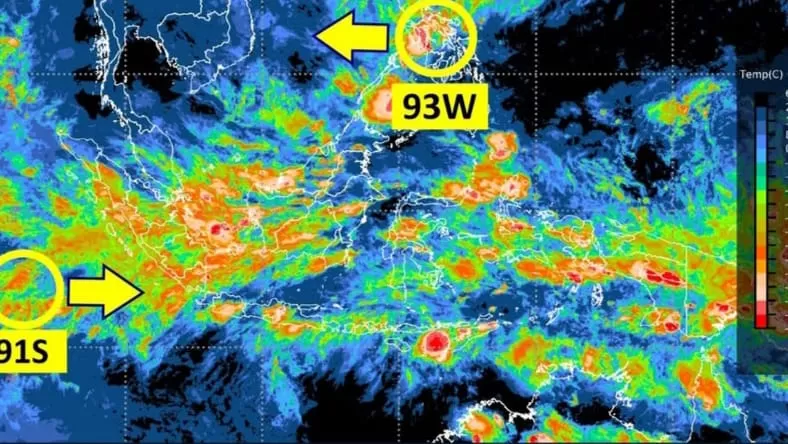 Tangkapan layar data BMKG soal bibit siklon yang disebut memicu hujan lebat dan gelombang tinggi. (Dok BMKG)