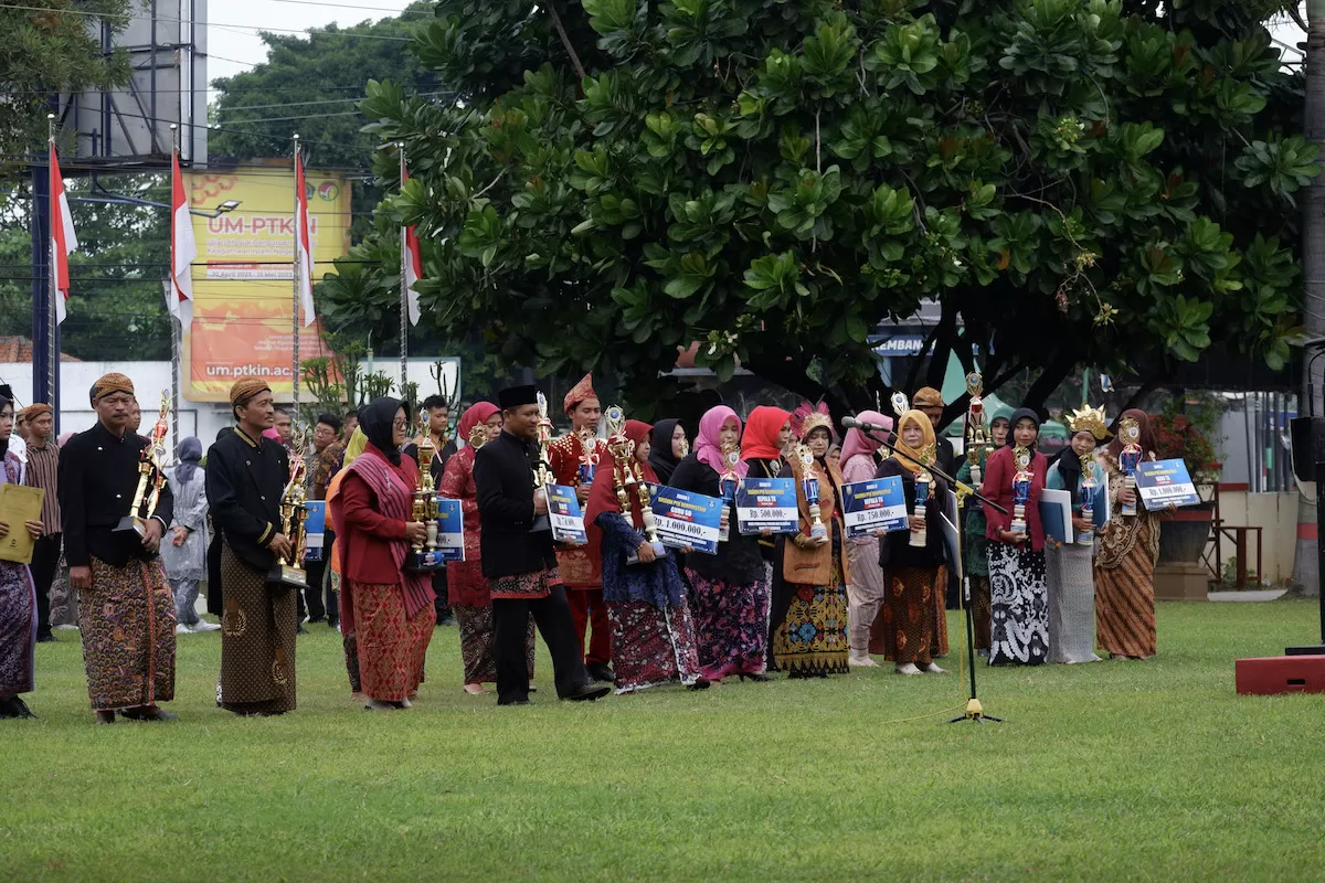 Pendidik dan Tenaga Kependidikan Berprestasi SMP Kabupaten Rembang 2023. Foto dindikpora.rembangkab.go.id