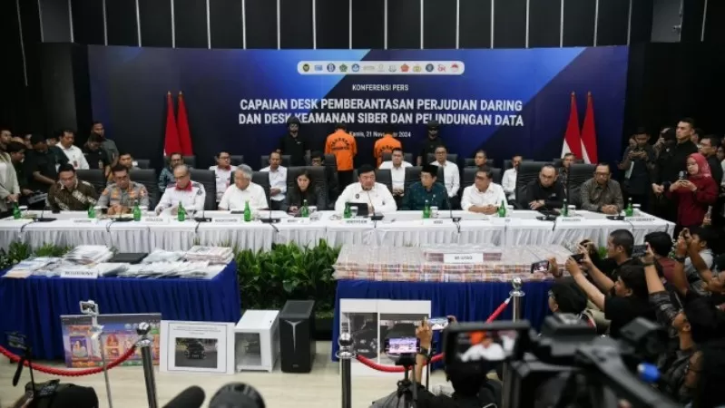 Konferensi Pers Capaian Desk Pemberantasan Perjudian Daring dan Desk Keamanan Siber dan Pelindungan Data di Kantor Kementerian Komunikasi dan Digital, Jakarta Pusat, Kamis (21/11/2024).  