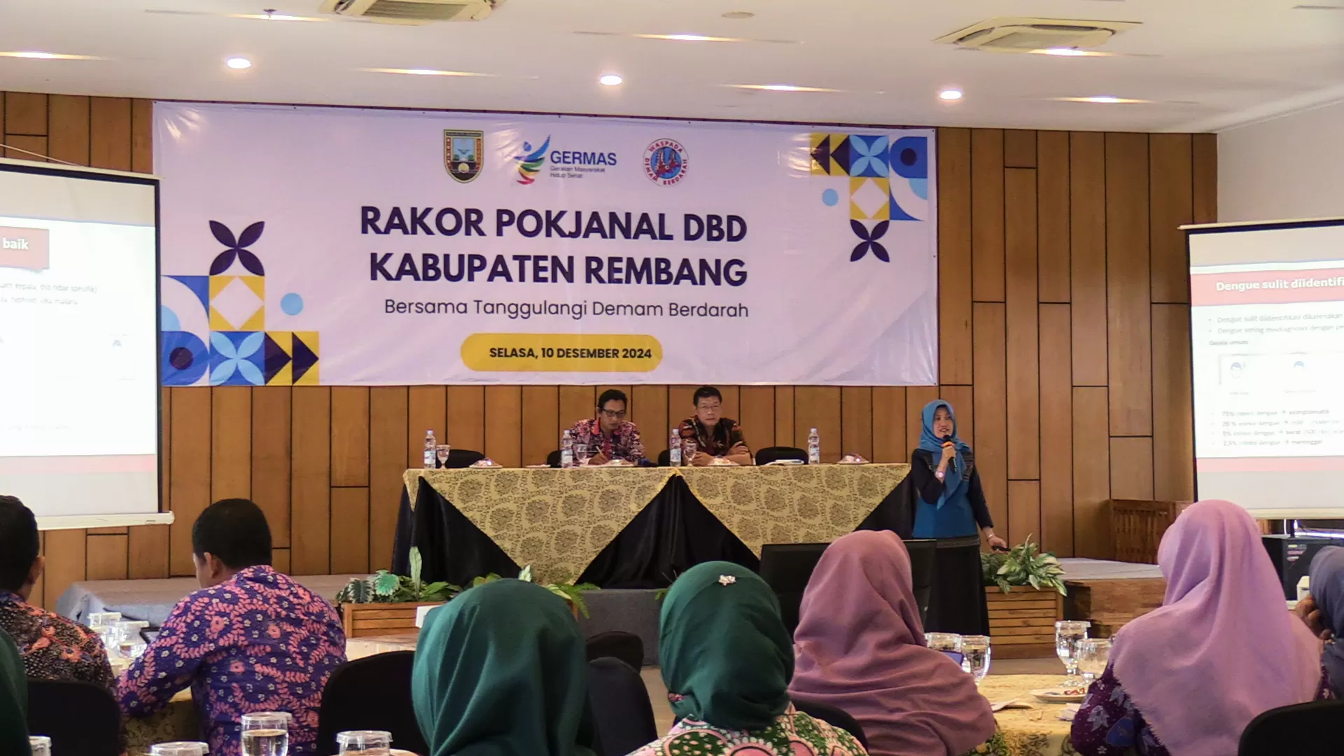  Dr. M. Rehulina, M.Kes. (Epid.) menyampaikan materi Kebijakan dan Strategi Pencegahan an Pengendalian DBD, oleh 