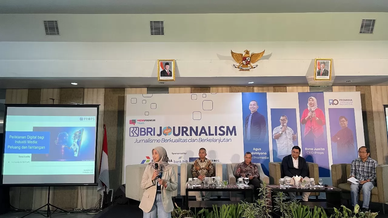 CEO Props Ilona Juwita saat membagikan insight terbaru seputar tren iklan digital di event Mediapreneur Talks, 24 Oktober 2024 di Kota Semarang, Jawa Tengah. Acara ini adalah satu dari rangkaian event