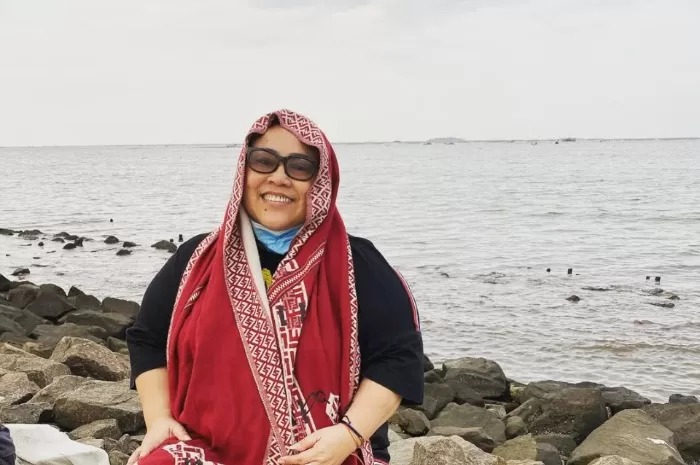 pelawak senior Indonesia, Tri Retno Prayudati atau akrab disapa Mami Nunung menyoroti sederet kontroversi Gus Miftah yang viral di media sosial.