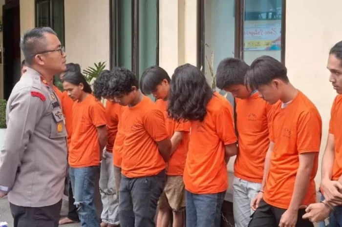 Polda Metro Jaya giatkan patroli medsos dan konten edukasi kreatif untuk cegah tawuran malam tahun baru 2025. Efektifkah strategi ini?