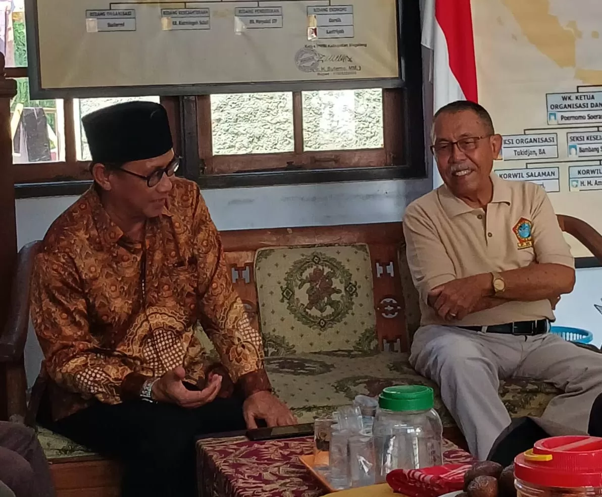 Ketua PWRI Kabupaten Rembang, Eddy Kiswanto, SH., M.Si. bersama Wakil Ketua PWRI Kabupaten Magelang, Purnomo Soerasa. Foto: Pedias YUB