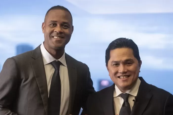 Pelatih baru Timnas Indonesia, Patrick Kluivert bersama Ketum PSSI, Erick Thohir dalam sesi presentasi jumpa pers di Hotel Mulia, Jakarta, pada Minggu, 12 Januari 2025. (Instagram.com/@patrickkluivert