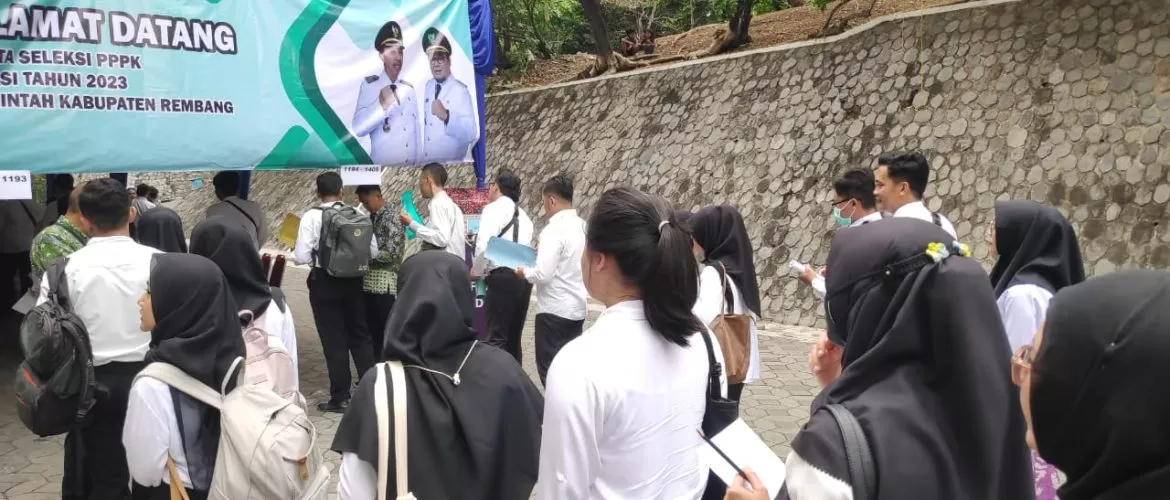 Ribuan peserta seleksi PPPK Tahap II Pemkab Rembang masih dibuat menunggu kepastian jadwal ujian mereka.