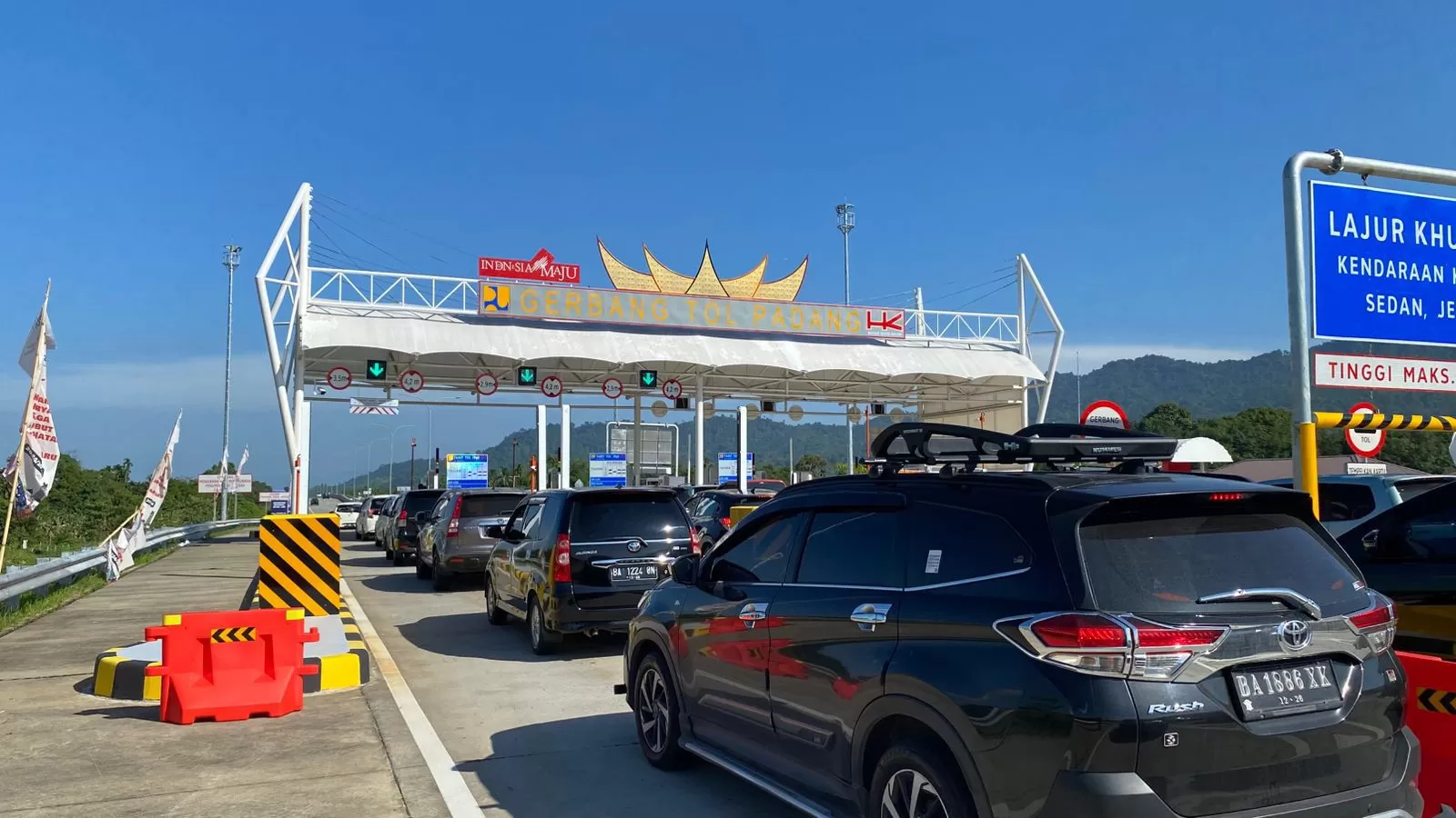 Pemerintah melalui Kementerian Pekerjaan Umum (PU) akan menggratiskan tarif tol sepanjang 132,77 kilometer selama periode mudik Lebaran 2025. Foto: BPJT