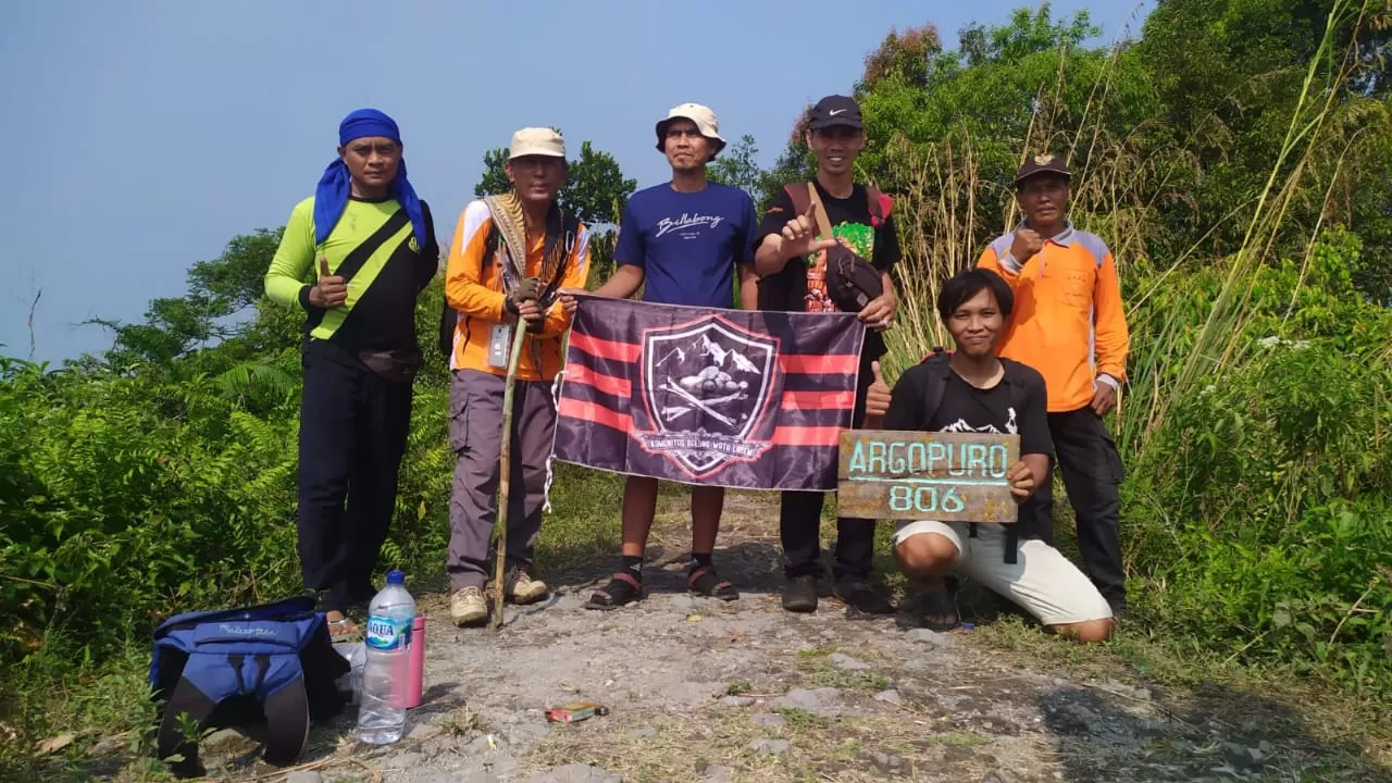 Mendaki Puncak Argopuro Gunung Lasem: Petualangan di Ketinggian 806 Mdpl