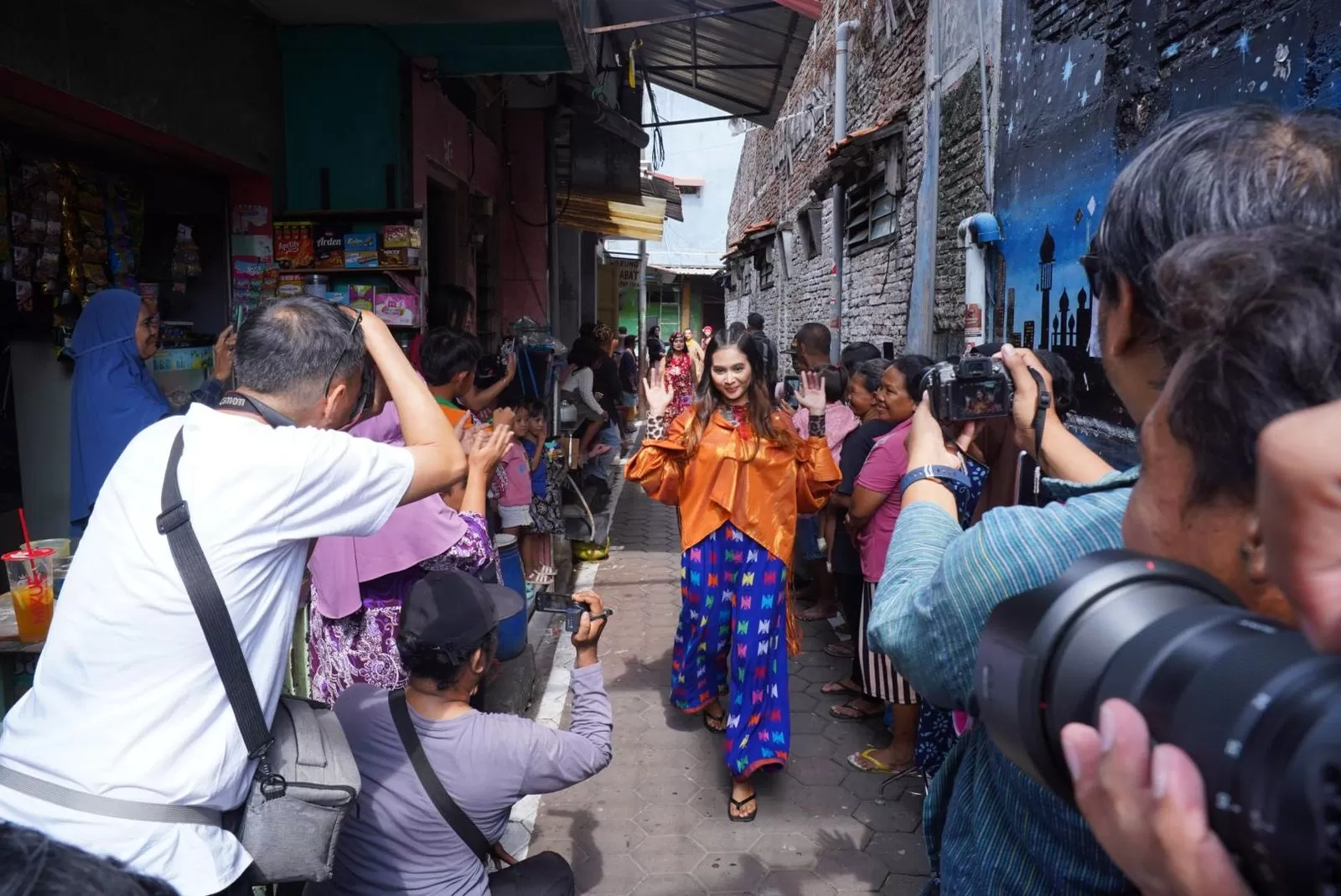 Gebyuran Bustaman 2025: Perpaduan Tradisi Perang Air dan Fashion Show di Semarang