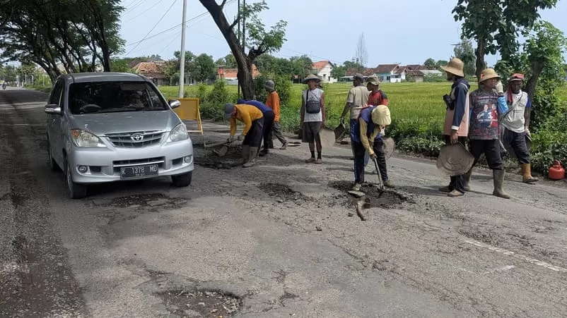 Perbaikan Jalan Berlubang Tireman&ndash;Pamotan Dimulai, Target Selesai Sebelum Lebaran