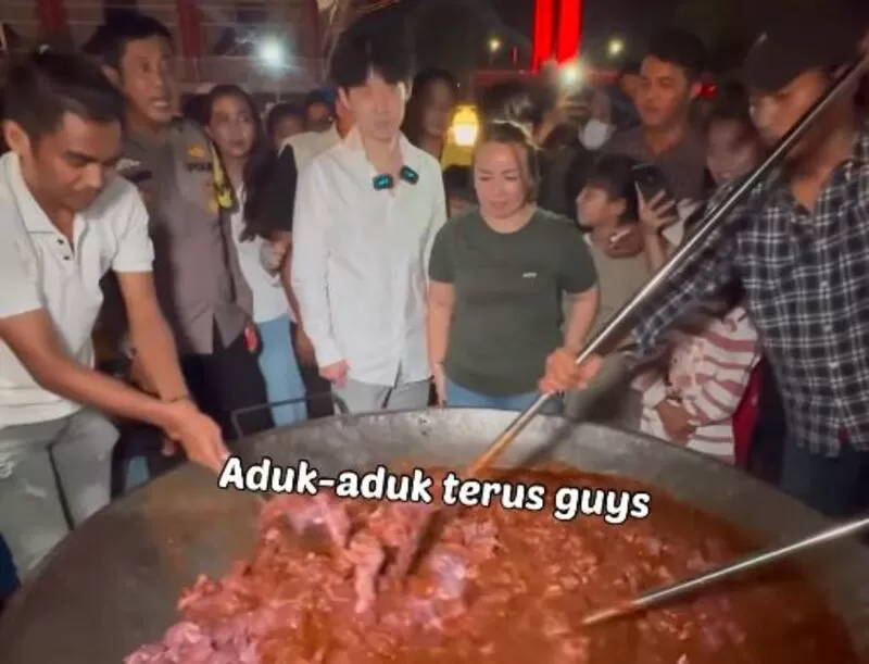 Konten Masak Daging Rendang Willie Salim yang Viral di Media Sosial. (instagram.com/willie27_)