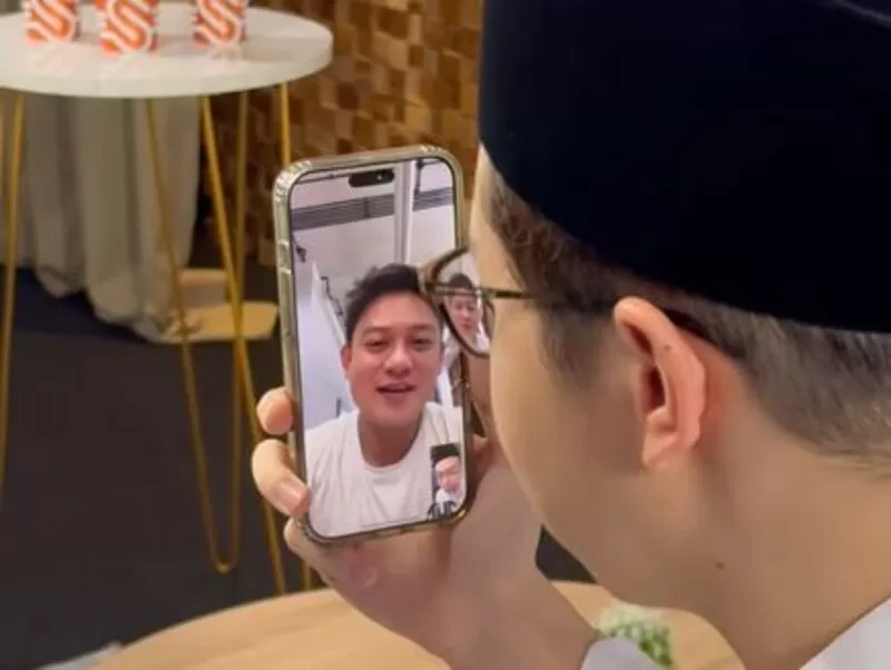 Potret dr Richard Lee saat menghubungi Bobon Santoso. (instagram.com/dr.richard_lee)