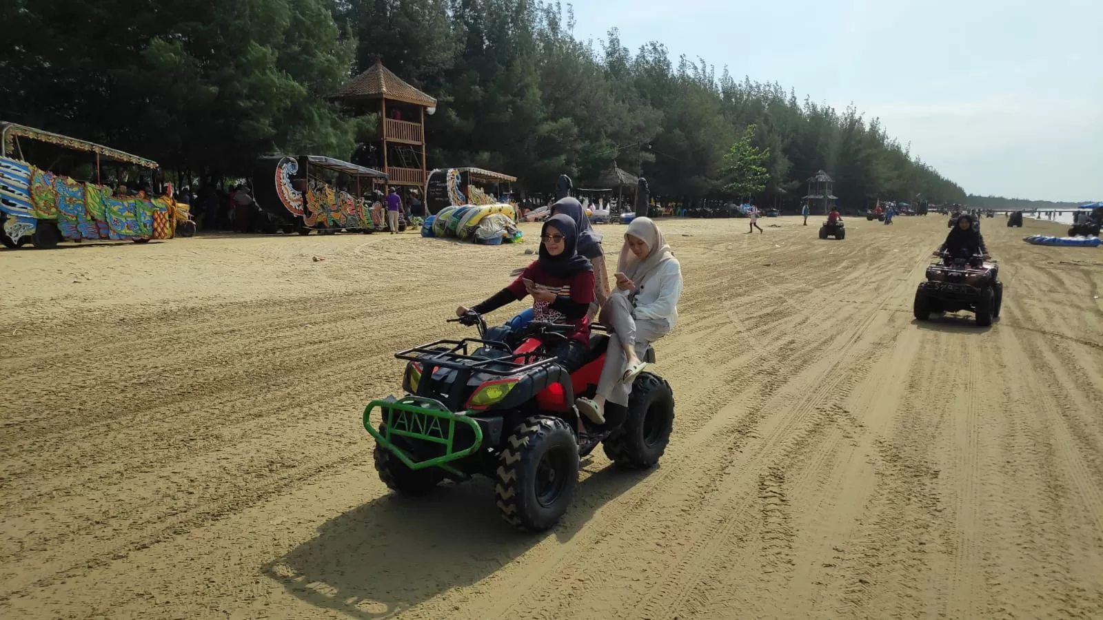 Wisata Rembang Diserbu 266 Ribu Pengunjung Selama Libur Lebaran 2025, Karang Jahe Jadi Favorit 