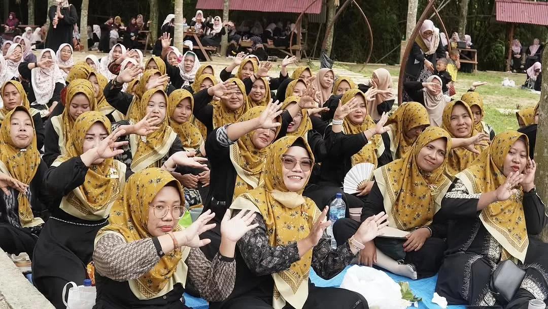 HIMPAUDI Rembang gelar halal bi halal, 1.300 guru PAUD berkumpul dalam acara bersholawat dan perkuat kebersamaan.  