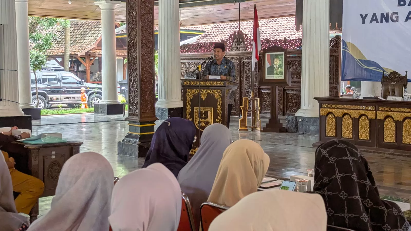  Bupati Rembang, Harno membuka acara pembekalan PNS yang akan purna tugas pada Mei, Juni, dan Juli 2025 di Pendapa Museum R.A. Kartini, Rembang 