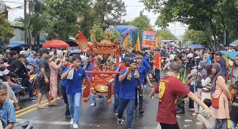 Kirab Kimsin Makco di Lasem: Perpaduan Budaya Tionghoa dan Nusantara yang Bikin Takjub
