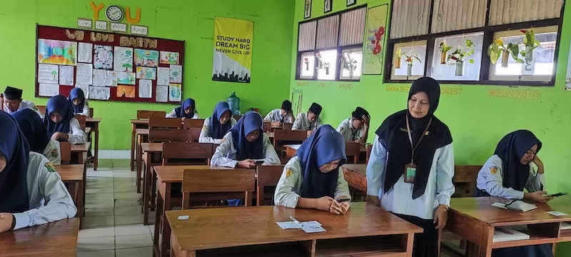 Ujian Madrasah Digital di MTsN 4 Rembang: Kejujuran dan Teknologi Dalam Satu Genggaman
