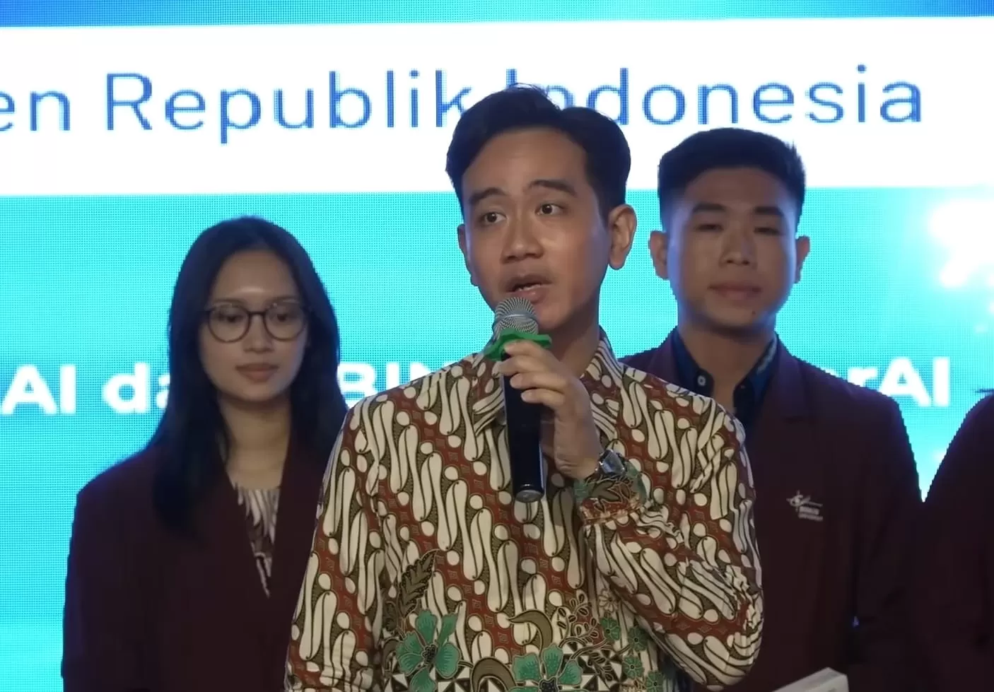 Potret Wapres Gibran menyatakan AI akan masuk ke kurikulum ajaran baru 2025/2026. (Tangkapan layar YouTube Wakil Presiden Republik Indonesia)