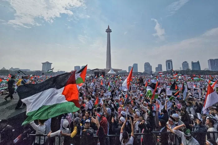 Momen Aksi Bela RI untuk Palestina di kawasan Monas, Jakarta. (X.com/aniesbaswedan)