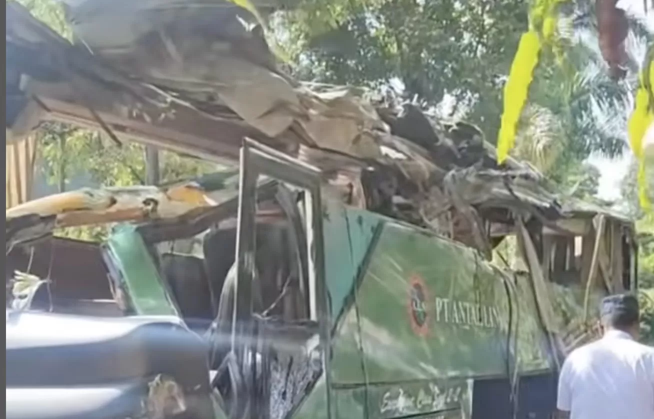 Inilah kondisi Bus ALS setelah dipindahkan dari lokasi kecelakaan.
