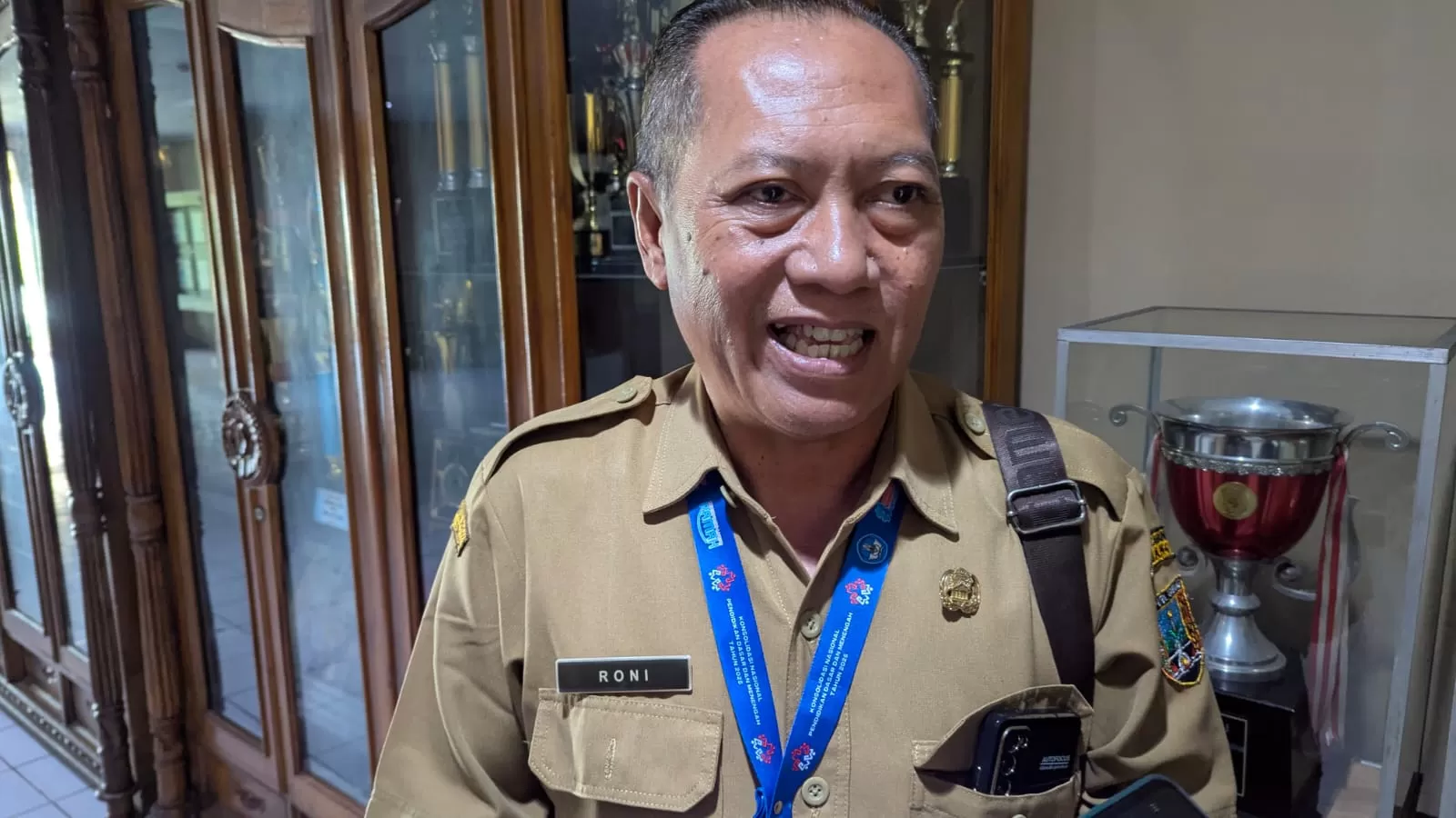 Sekretaris Dinas Pendidikan, Pemuda, dan Olahraga (Dindikpora) Rembang, Khoironi