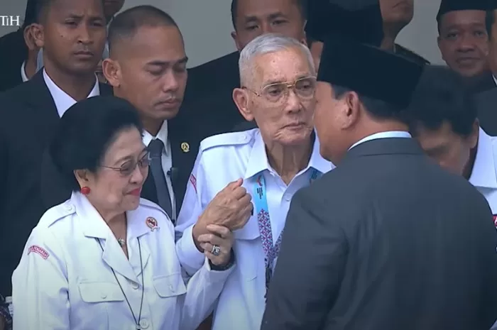 Potret Presiden RI, Prabowo Subianto (kanan) dan Presiden ke-5 RI, Megawati Soekarnoputri (kiri) saat upacara peringatan Hari Lahir Pancasila 2025. (YouTube.com / Sekretariat Presiden)