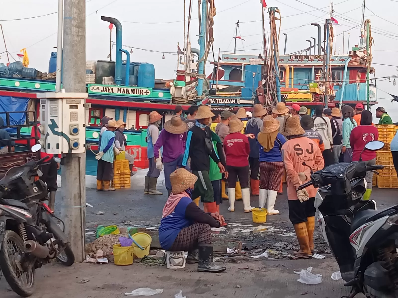 Suasana TPI Tasikagung Rembang