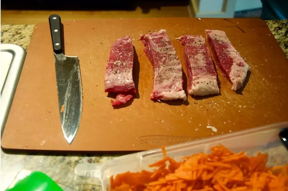 Foto ilustrasi pisau yang digunakan memotong daging. (Unsplash/cameramandan83)