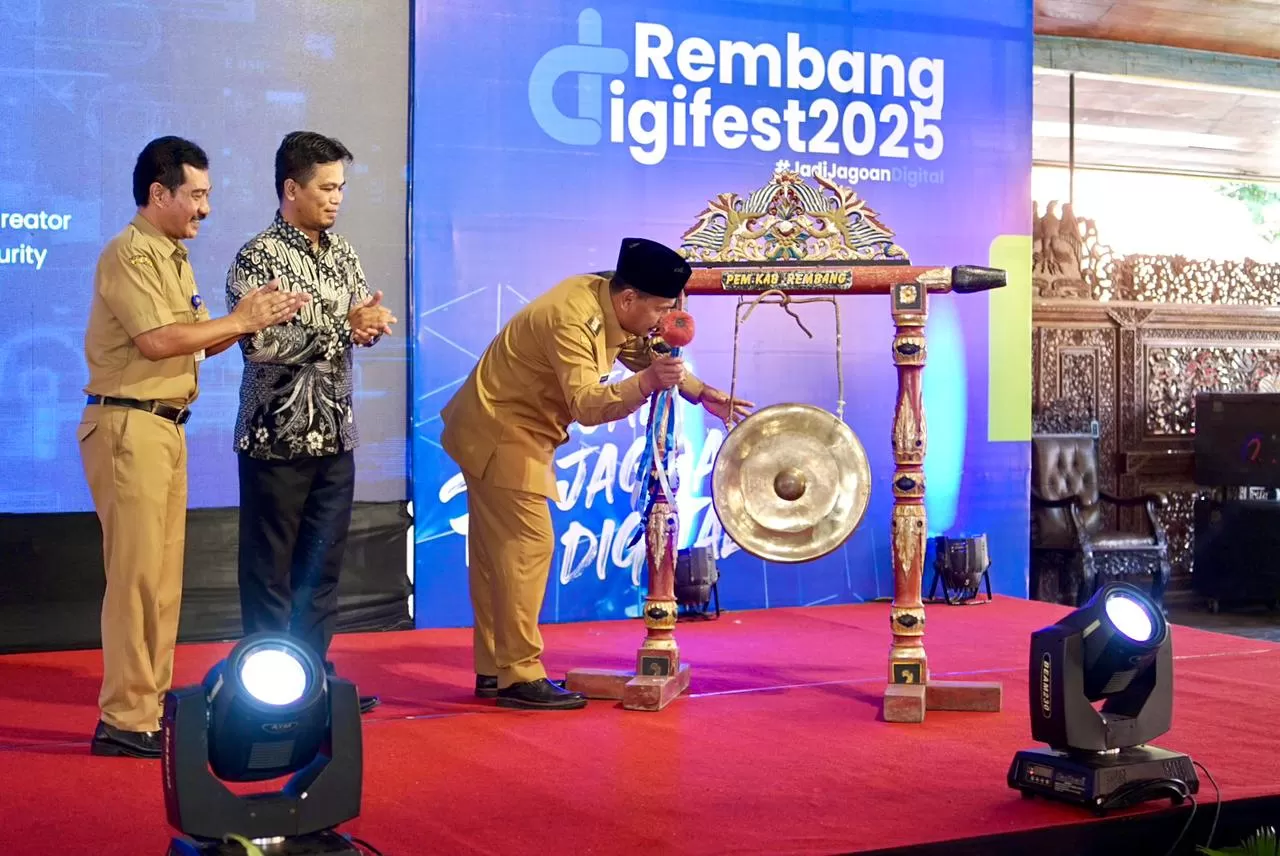 Bupati Harno buka Rembang Digifest 2025, dorong SDM digital dan integrasi layanan publik berbasis teknologi informasi.