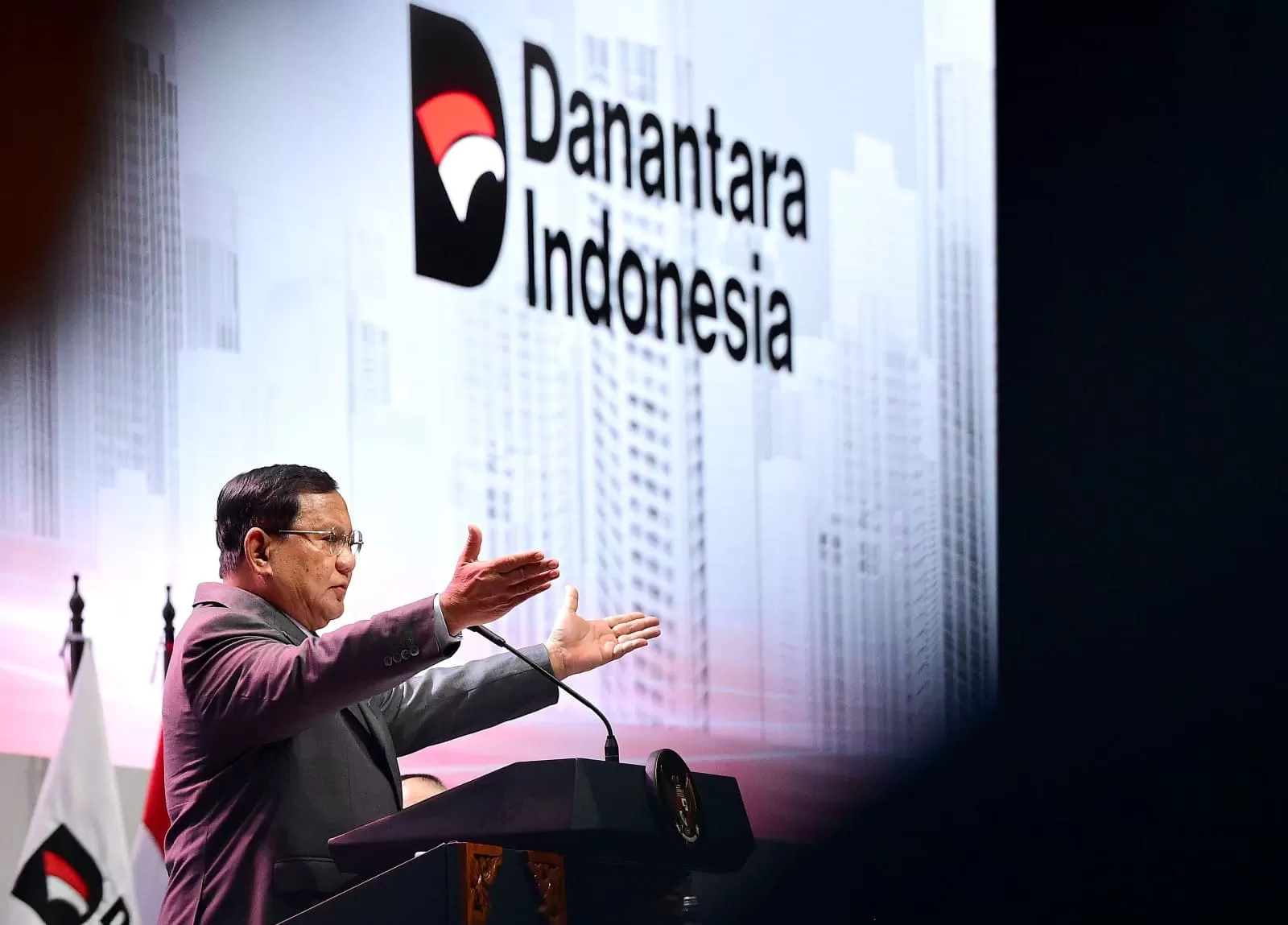 Presiden RI Prabowo Subianto saat hadiri acara Town Hall Danantara Indonesia 2025 di Jakarta Convention Center (JCC), Senin 28 April 2025.