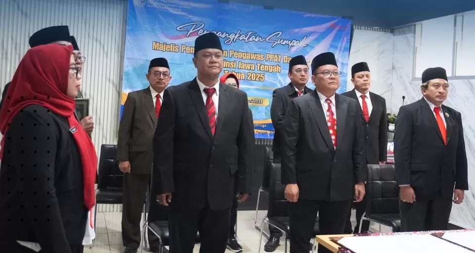 Pelantikan MPPD Rembang 2025 perkuat pengawasan kinerja PPAT, dorong layanan pertanahan yang transparan dan akuntabel. 