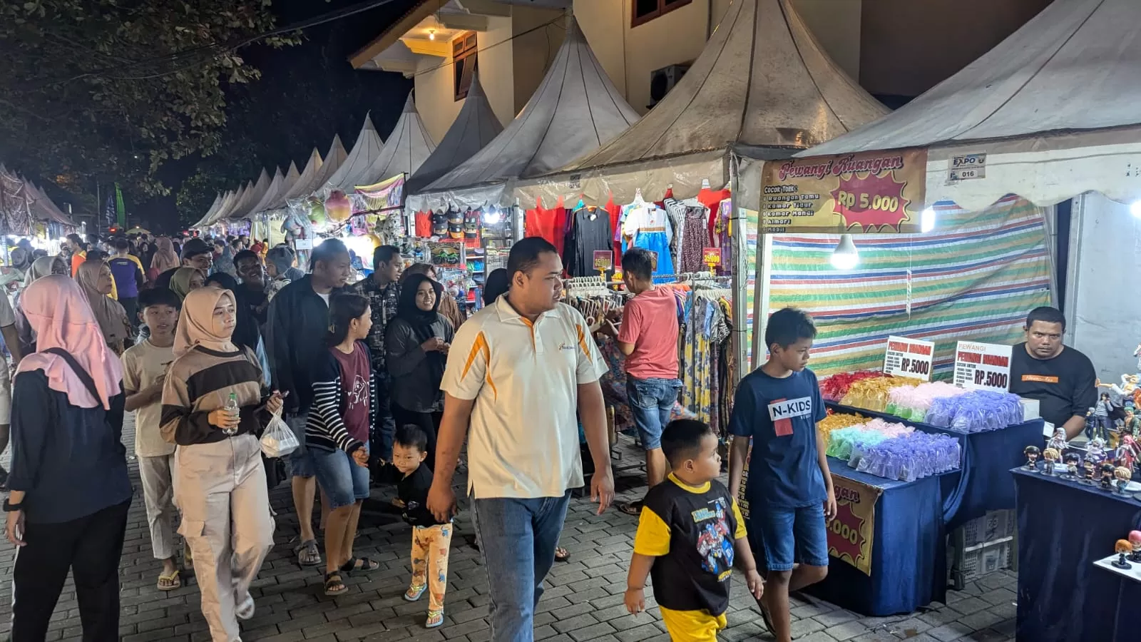 Rembang Expo 2025 tetap digelar 25&ndash;31 Juli. Pemkab gandeng pihak ketiga untuk promosi UMKM dan efisiensi anggaran.