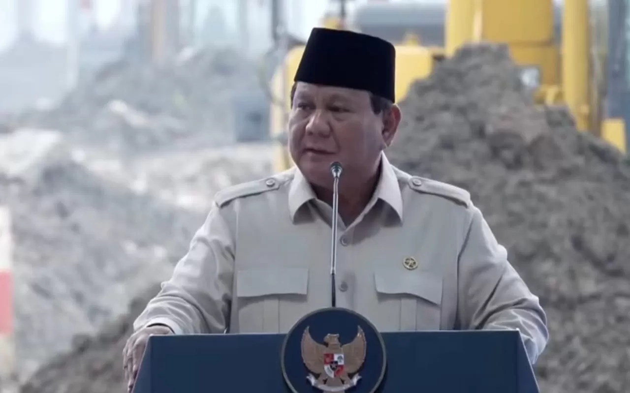 Momen Presiden Prabowo membuka dan meresmikan groundbreaking proyek baterai listrik terintegrasi di Karawang, Jawa Barat pada Minggu, 29 Juni 2025. (Tangkapan layar YouTube Prabowo Subianto)