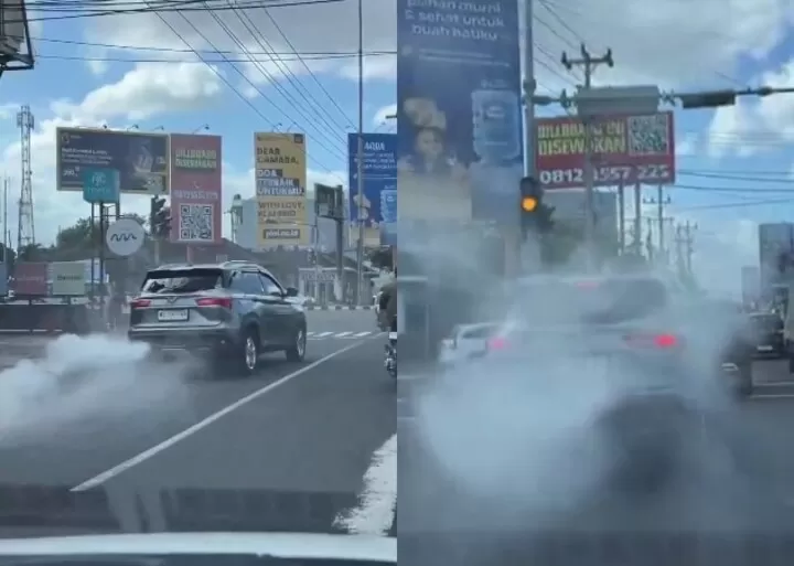 Tangkapan layar mobil Wuling mengeluarkan asap tebal di jalanan. (X/merapi_uncover)