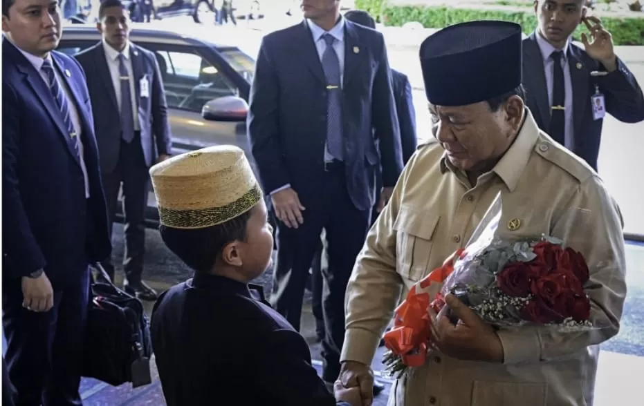 Suasana hangat penuh keakraban mewarnai penyambutan Presiden Republik Indonesia Prabowo Subianto saat tiba di salah satu hotel di Rio de Janeiro, Brasil, pada Sabtu, 5 Juli 2025 waktu setempat. (BPMI 